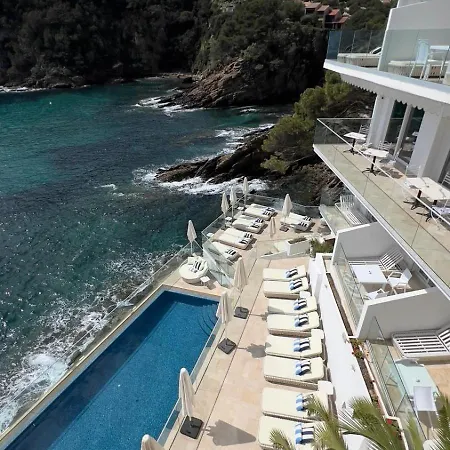 La Calanque Отель Кавалер-сюр-Мер