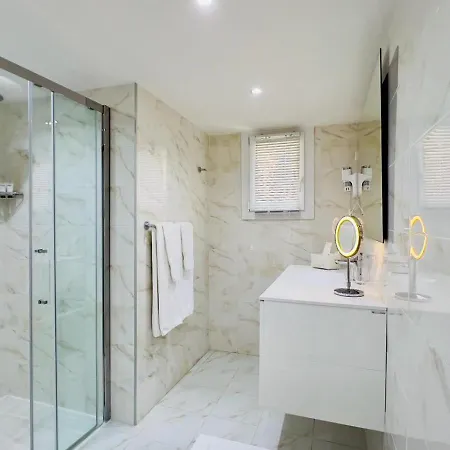 Отель La Calanque