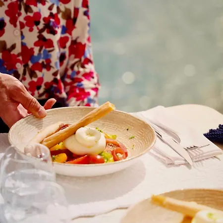 La Calanque Otel 4*