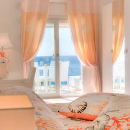 ホテル La Calanque 4*