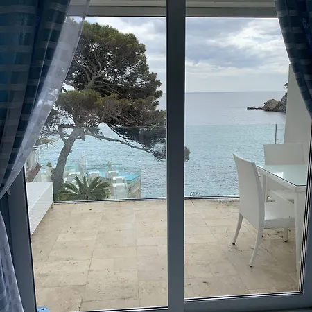 ホテル La Calanque 4*