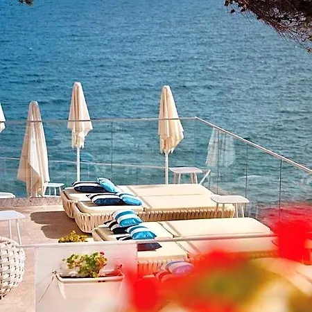 Hotel La Calanque 4*