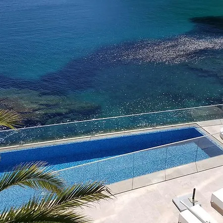 호텔 La Calanque 카발레르쉬르메르