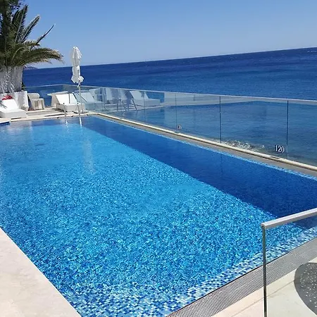 La Calanque 카발레르쉬르메르