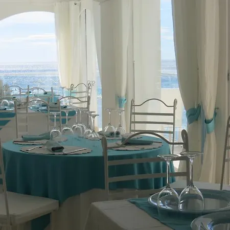 Hotel La Calanque Cavalaire-sur-Mer