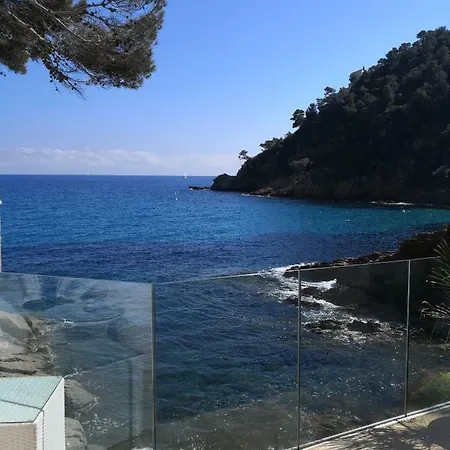 La Calanque 4* Кавалер-сюр-Мер