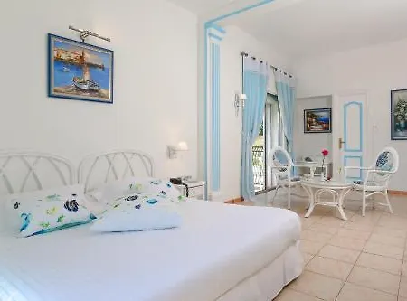 La Calanque 4* Кавалер-сюр-Мер