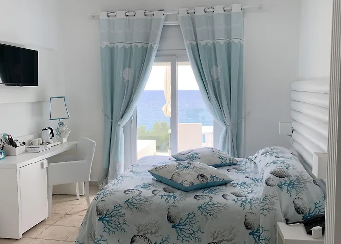 La Calanque 4* קבלייר-סור-מר