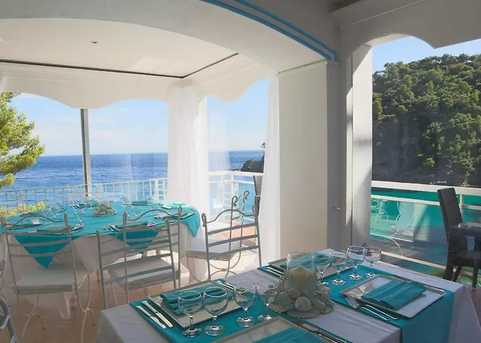 Hotel La Calanque Cavalaire-sur-Mer