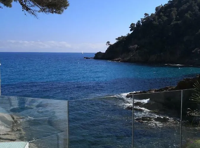 La Calanque 4* קבלייר-סור-מר